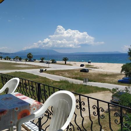 Thomas Vrasna Close To The Sea Extérieur photo